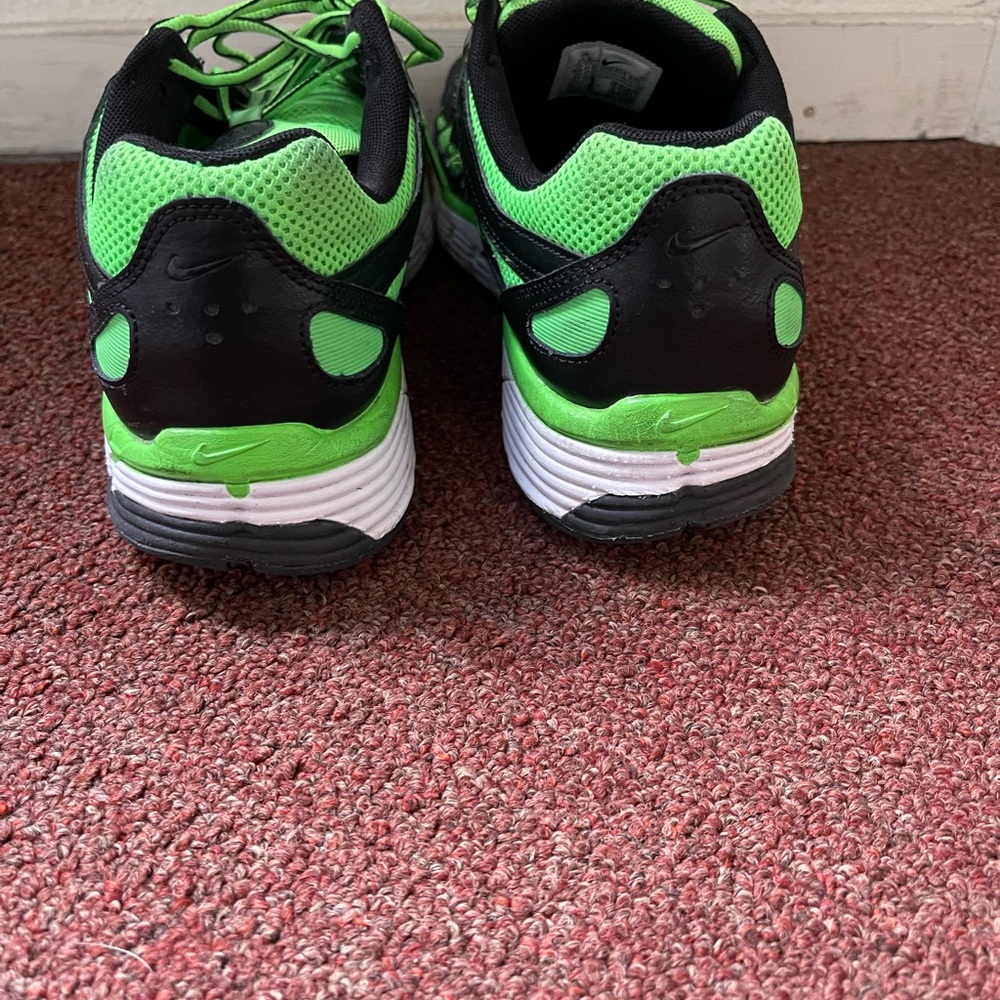 Nike Green and Black Athletic Shoes - Picture 4 of 6